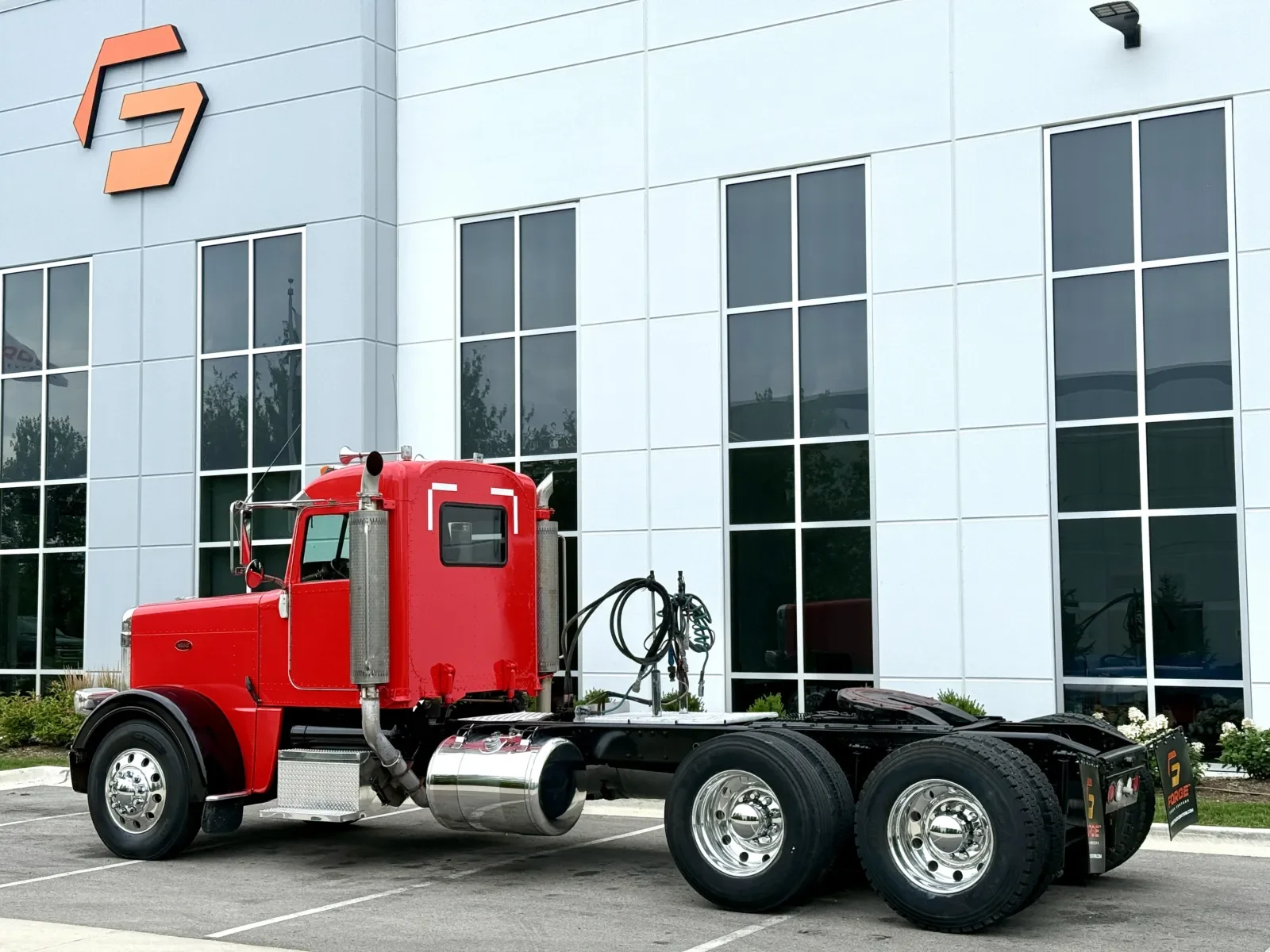 2009 Peterbilt 388 in New Lenox, IL — photo 6