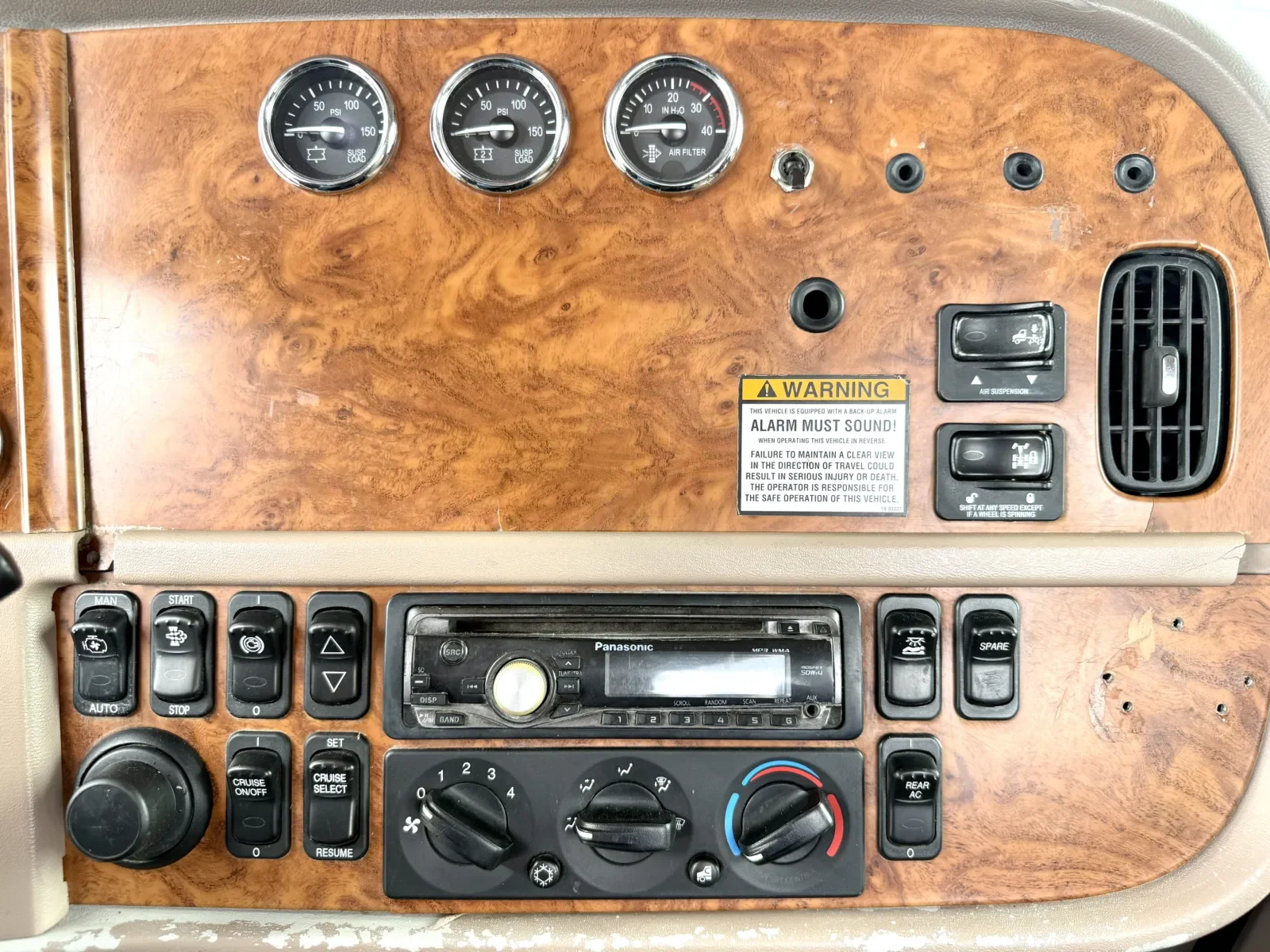 2009 Peterbilt 388 in New Lenox, IL — photo 18