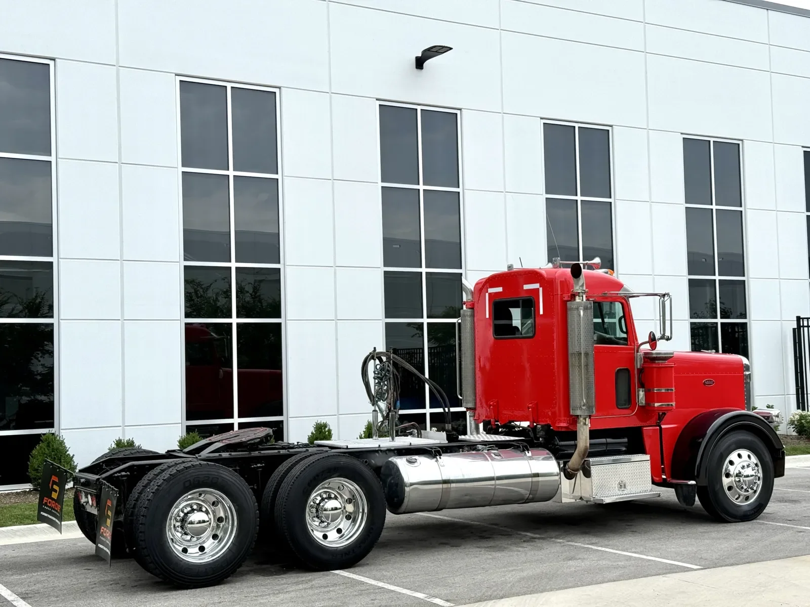 2009 Peterbilt 388 in New Lenox, IL — photo 5