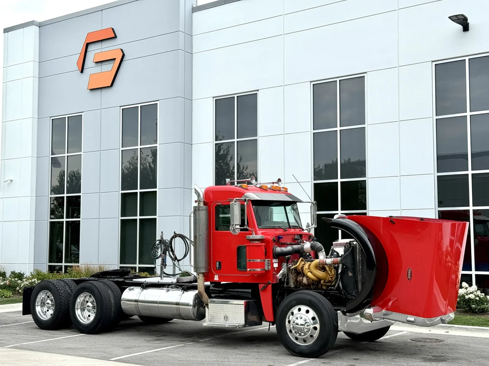 2009 Peterbilt 388 in New Lenox, IL — photo 9
