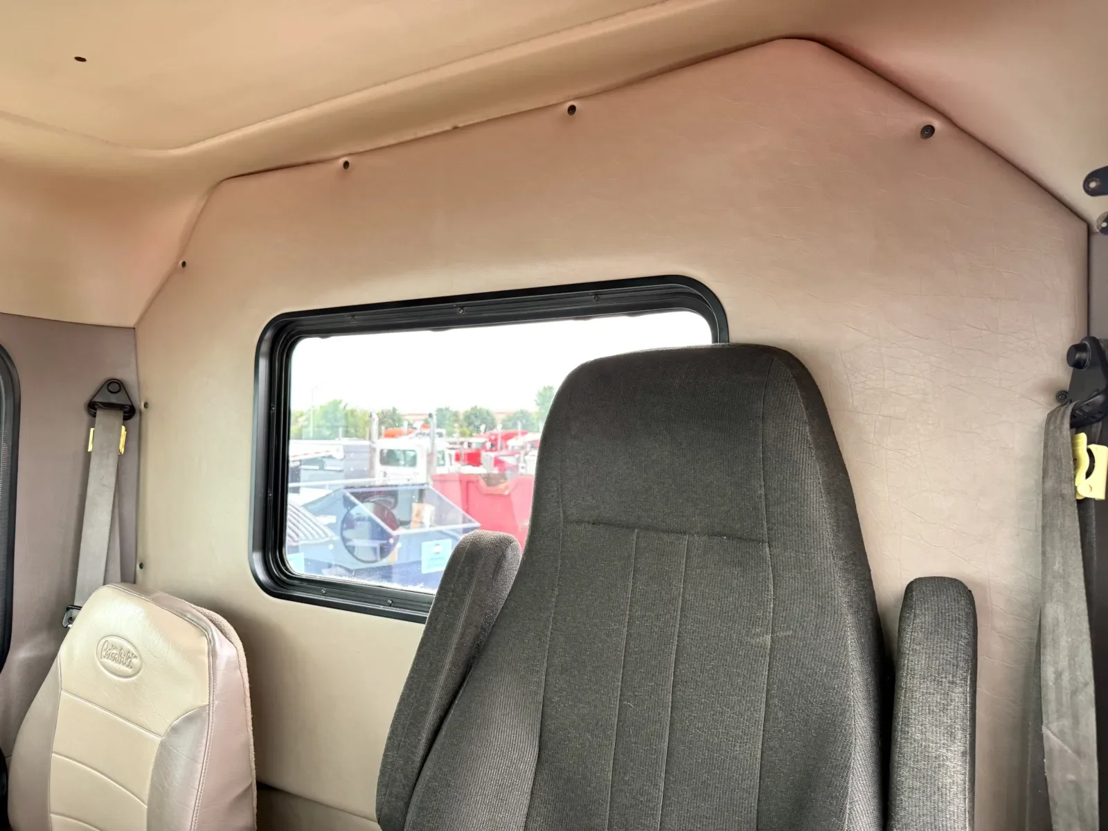 2009 Peterbilt 388 in New Lenox, IL — photo 20