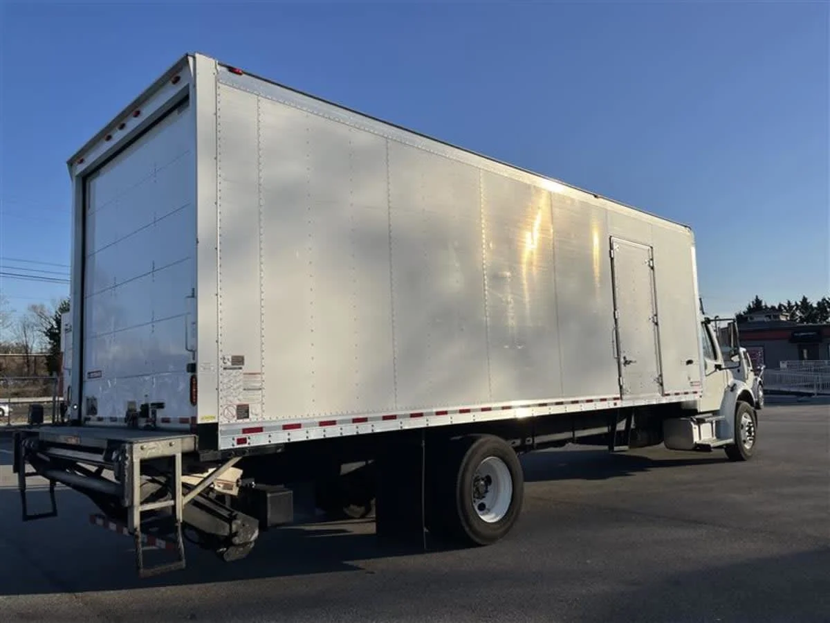 2019 Freightliner M2 106 - image 4