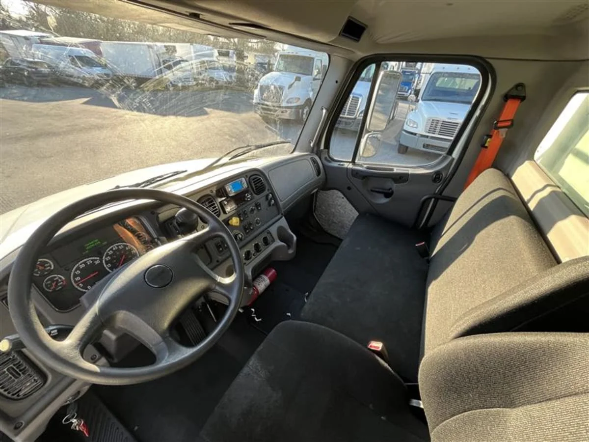 2019 Freightliner M2 106 - image 7