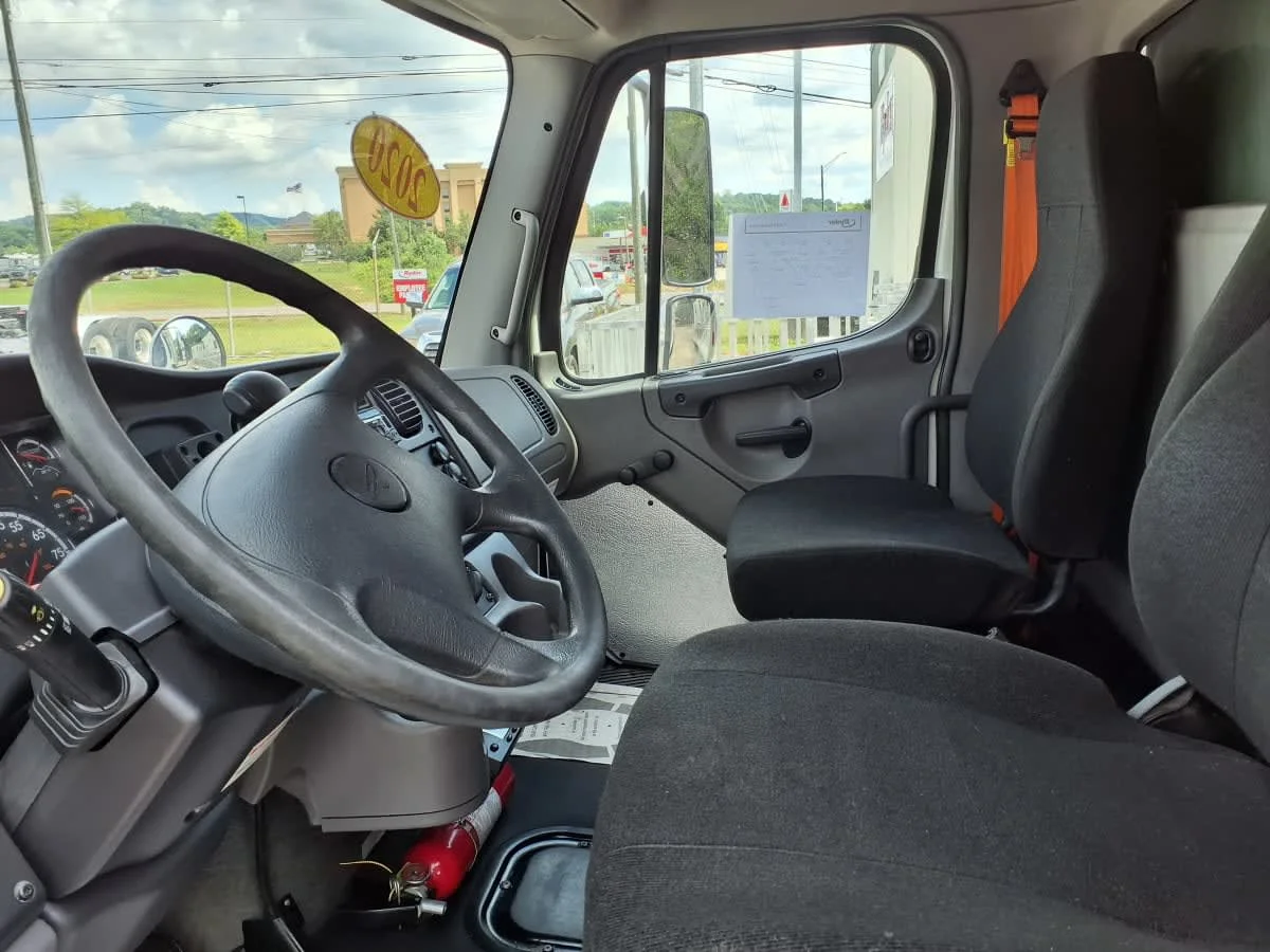 2020 Freightliner M2 106 in Knoxville, TN — photo 8