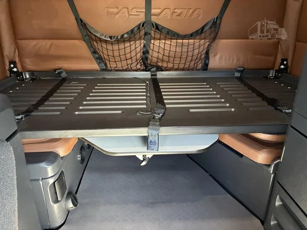 2021 Freightliner Cascadia - image 28