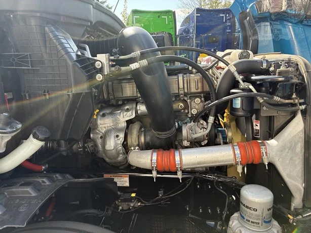 2021 Freightliner Cascadia - image 14