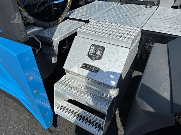 2021 Freightliner Cascadia - image 12