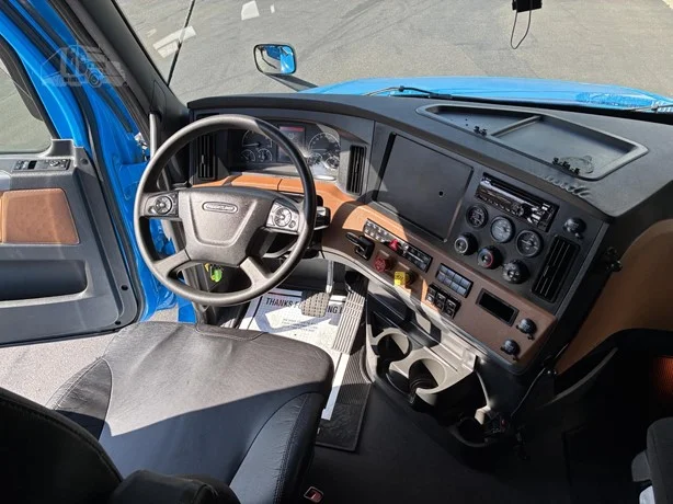 2021 Freightliner Cascadia - image 22