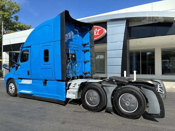 2021 Freightliner Cascadia - image 6