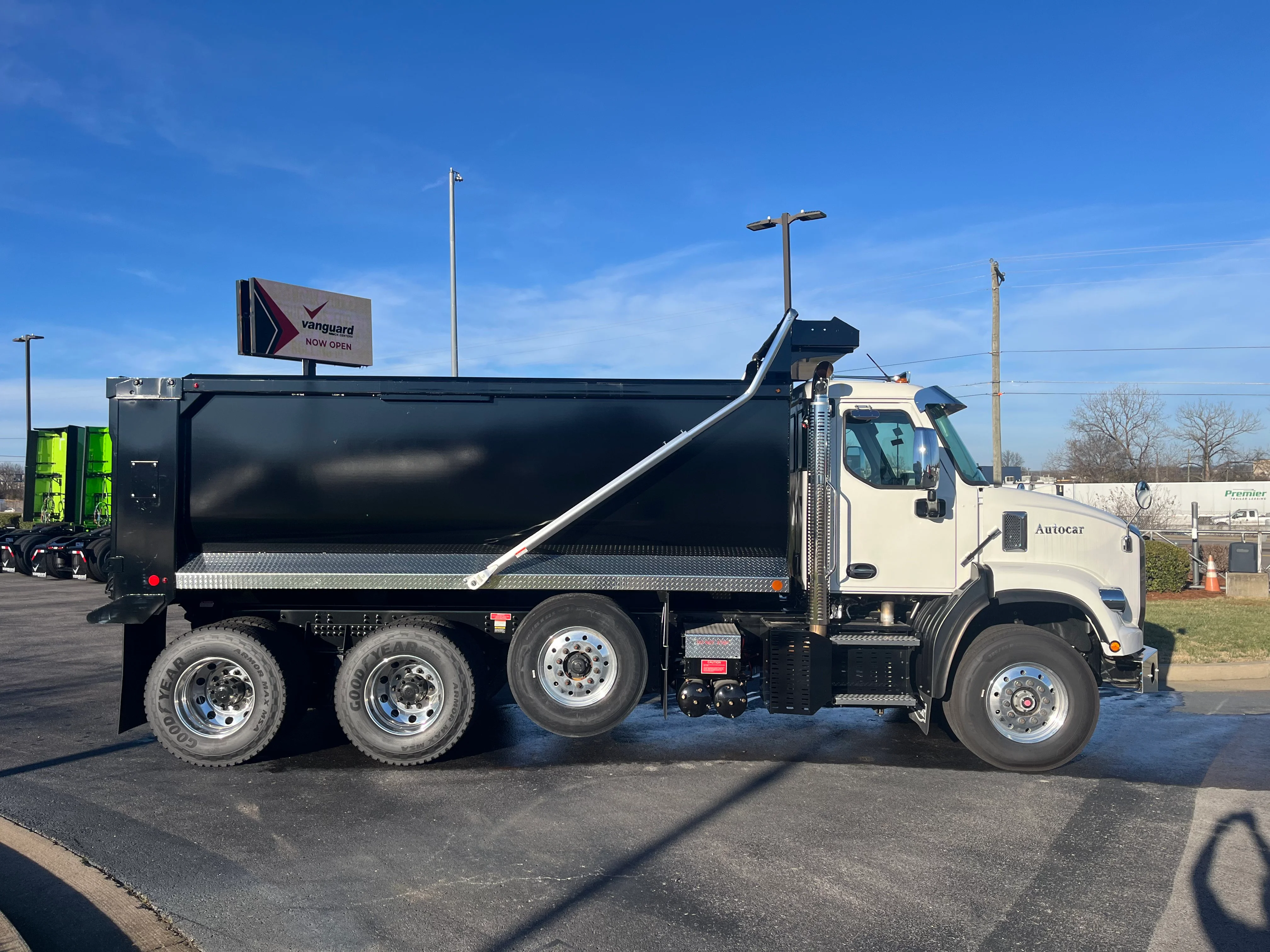 2025 Autocar DC-64 - image 2