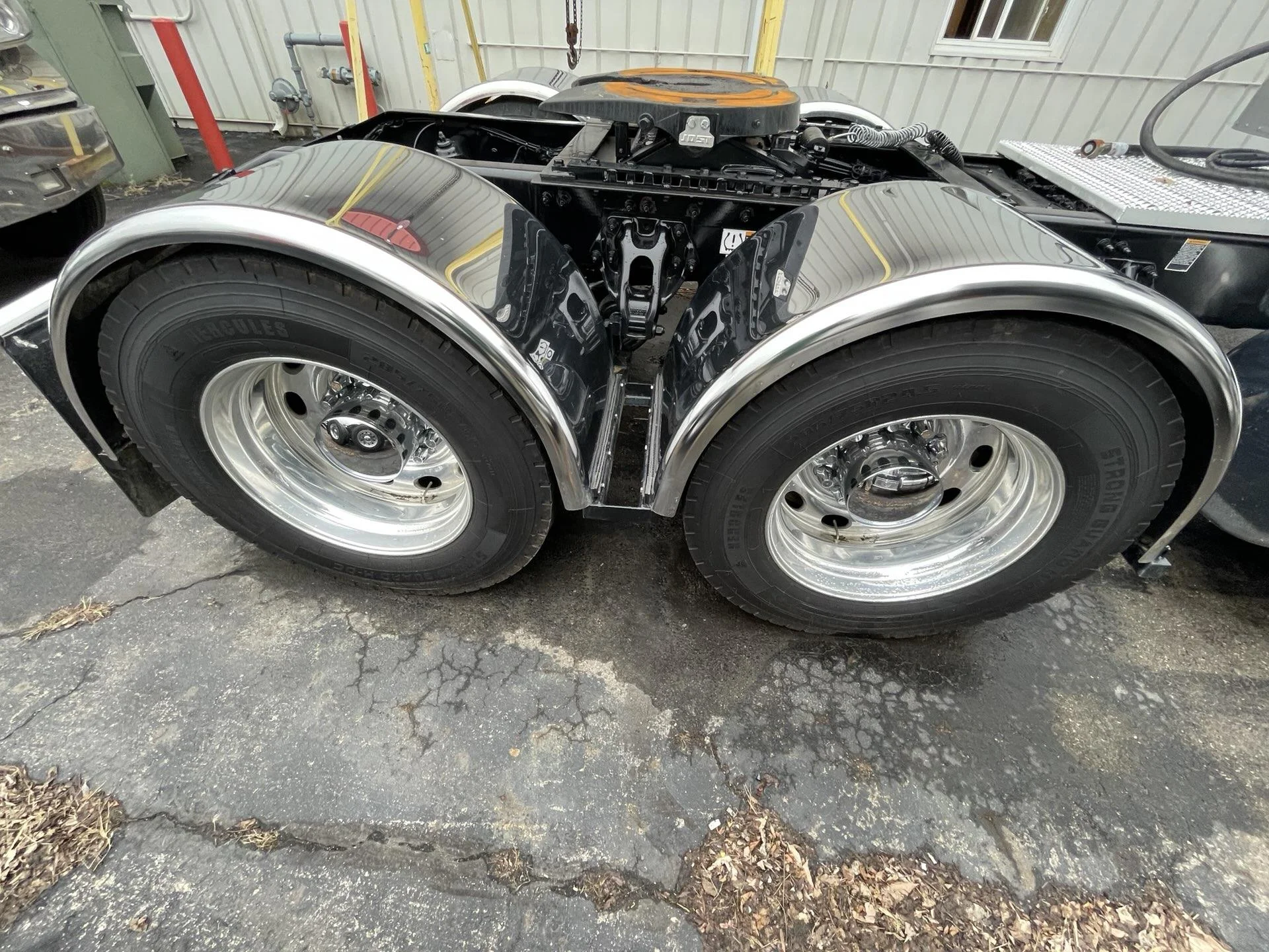 2023 Peterbilt 389 - image 5