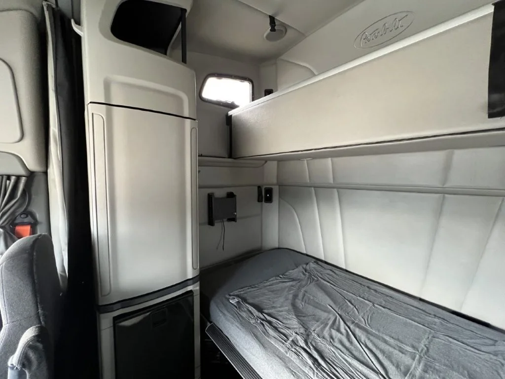 2021 Peterbilt 579 - image 13