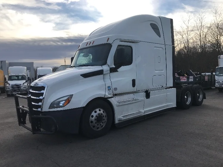 2022 Freightliner Cascadia in Chicago (Melrose Park), IL — photo 3