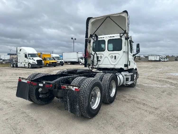 2021 Freightliner in Sturtevant, WI — photo 7