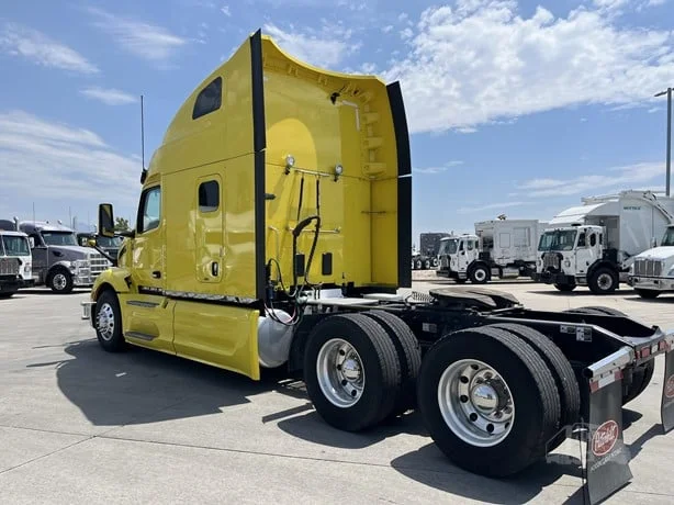 2023 Peterbilt 579 in Salt Lake City, UT — photo 4