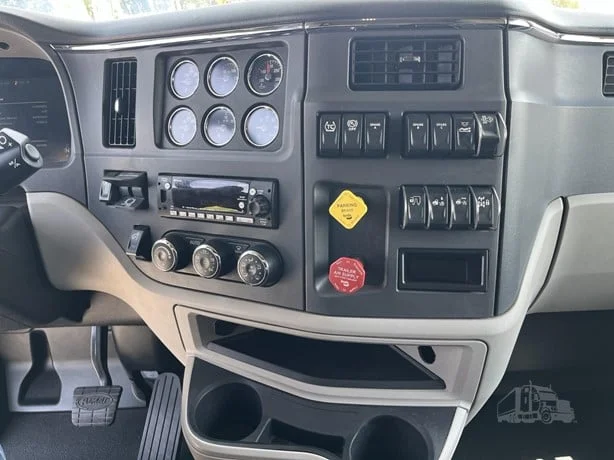 2023 Peterbilt 579 in Salt Lake City, UT — photo 24