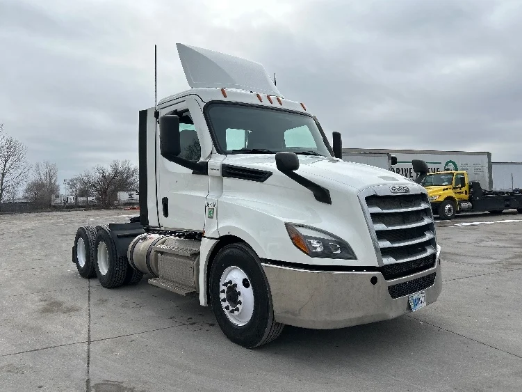 2020 Freightliner Cascadia in Des Moines, IA