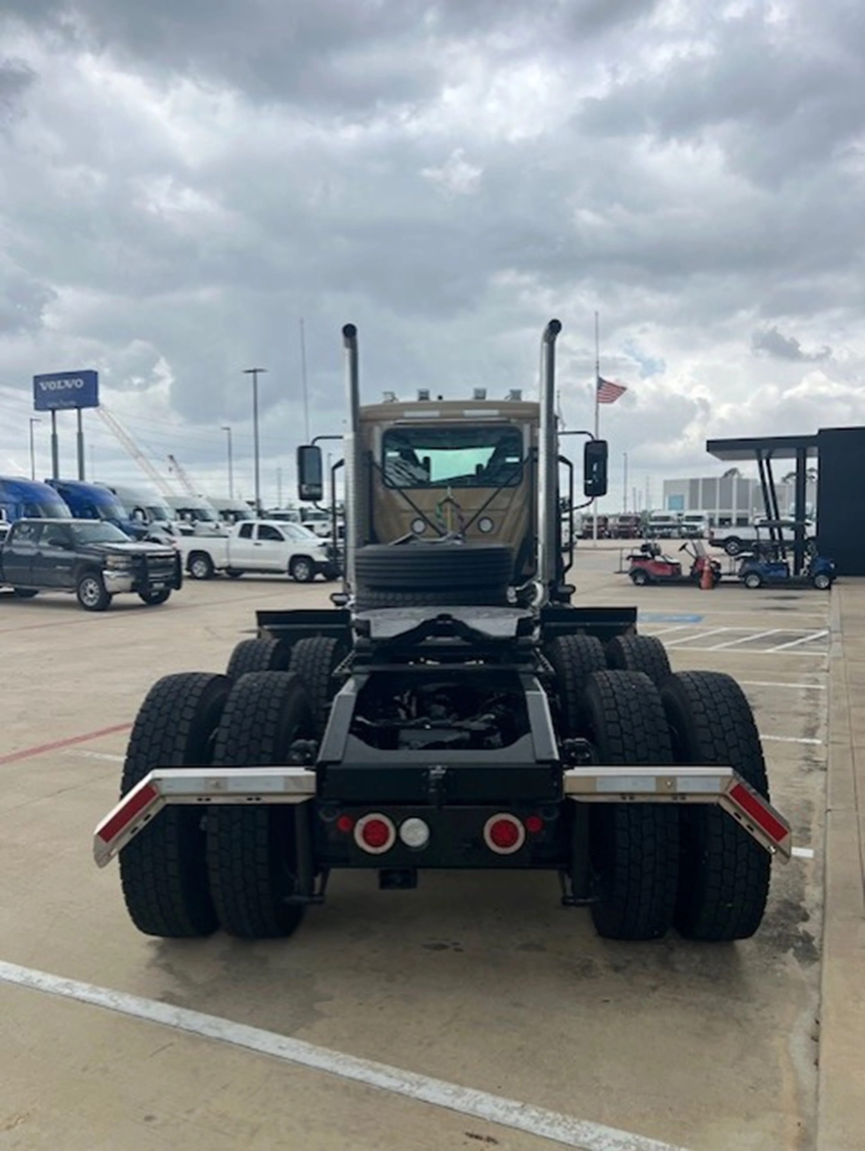 2027 Mack Pinnacle in HOUSTON, TX — photo 6