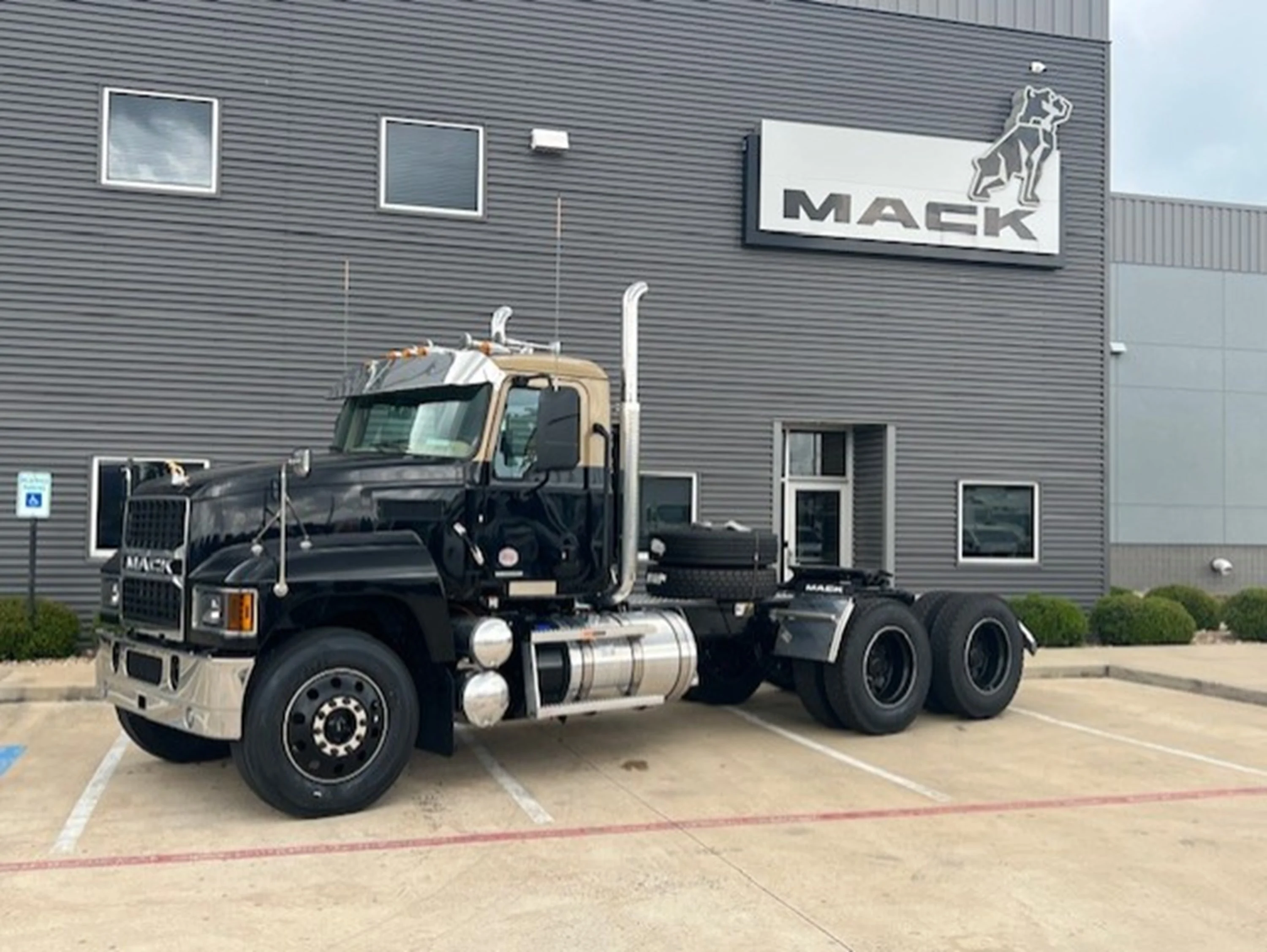 2027 Mack Pinnacle in Houston, TX