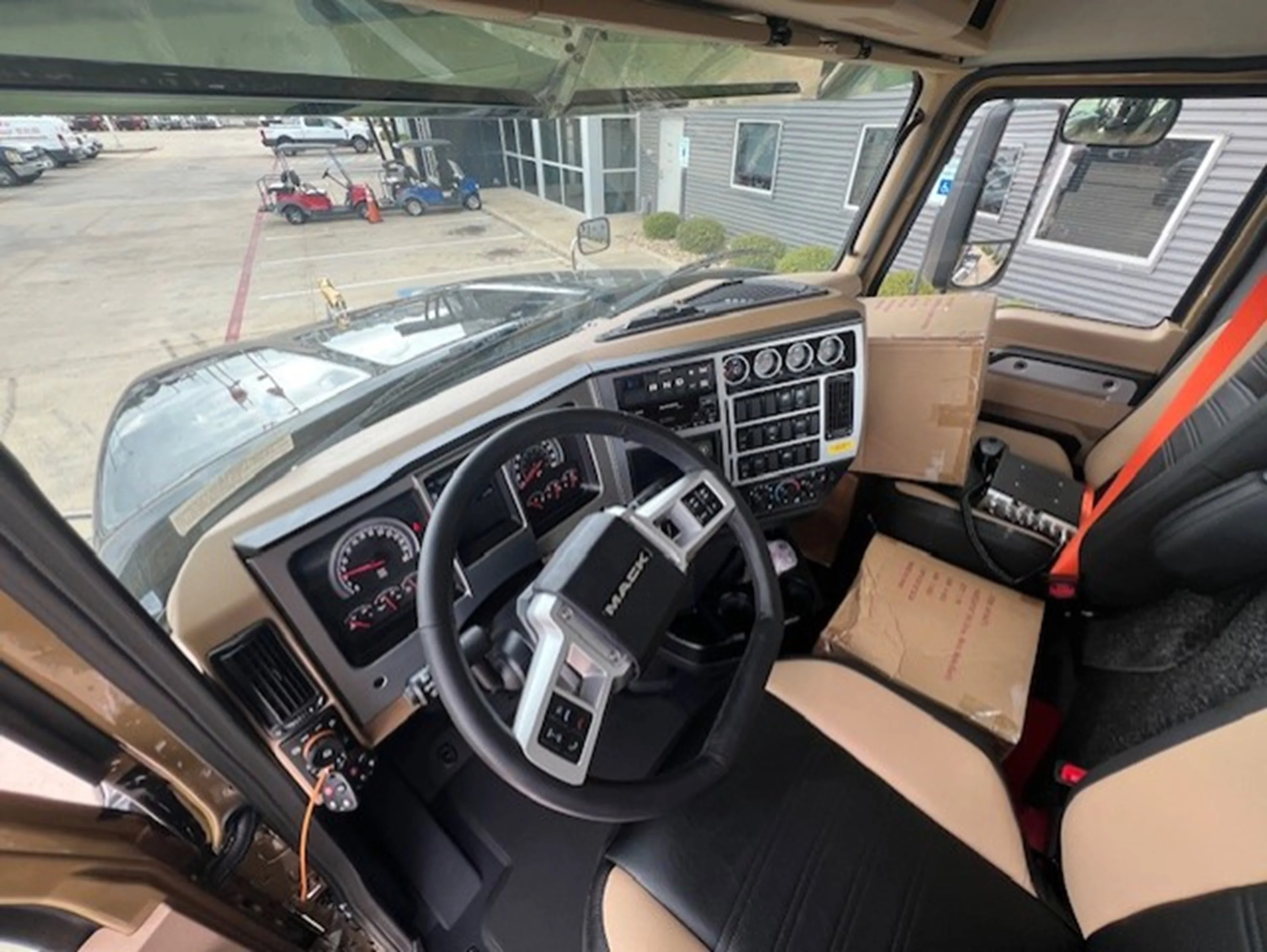 2027 Mack Pinnacle in HOUSTON, TX — photo 4
