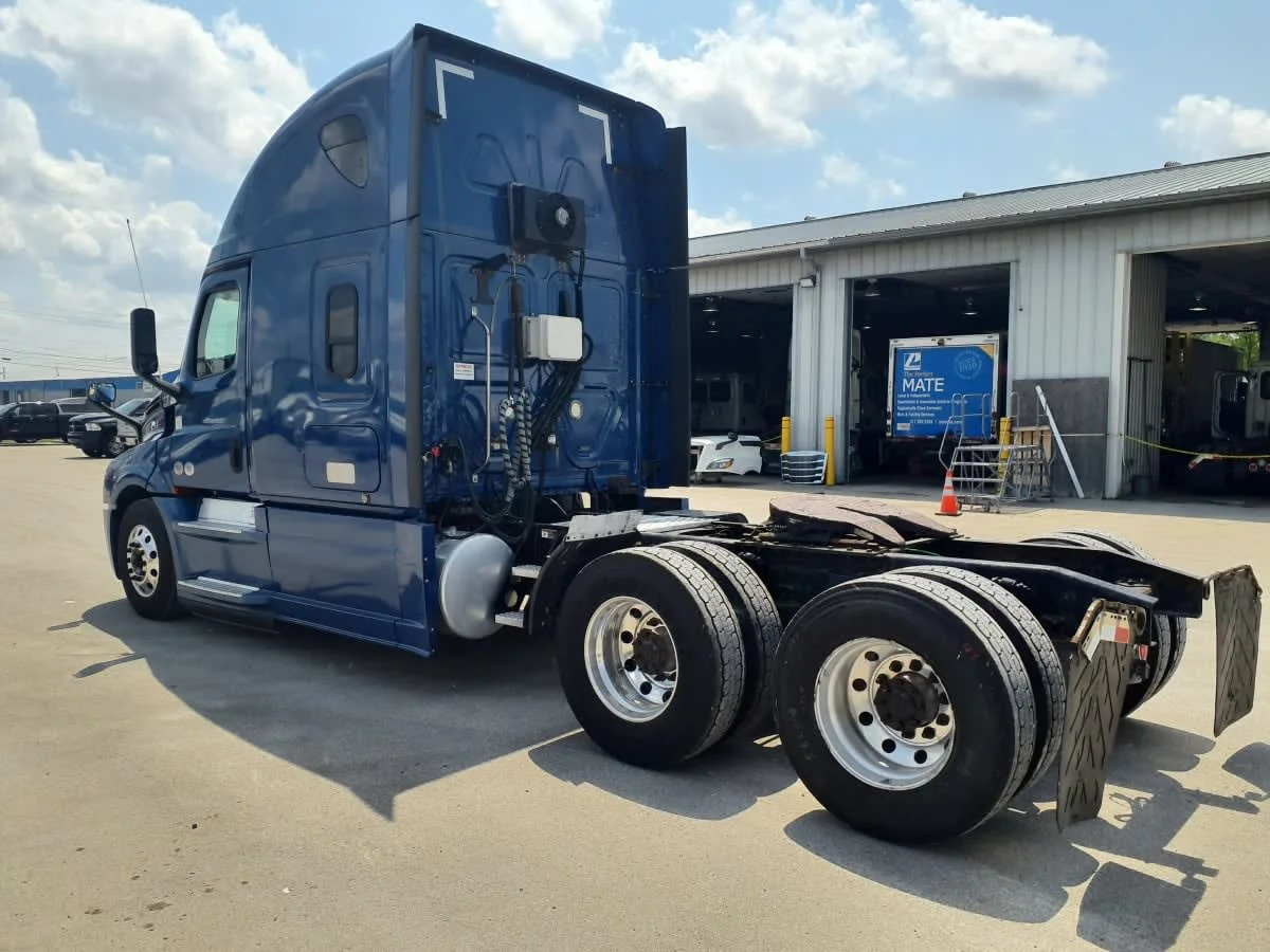 2020 Freightliner Cascadia in Indianapolis, IN — photo 6