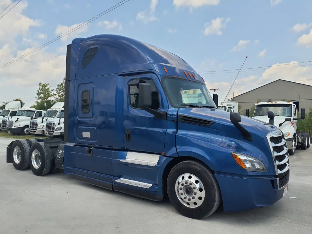 2020 Freightliner Cascadia in Indianapolis, IN — photo 3