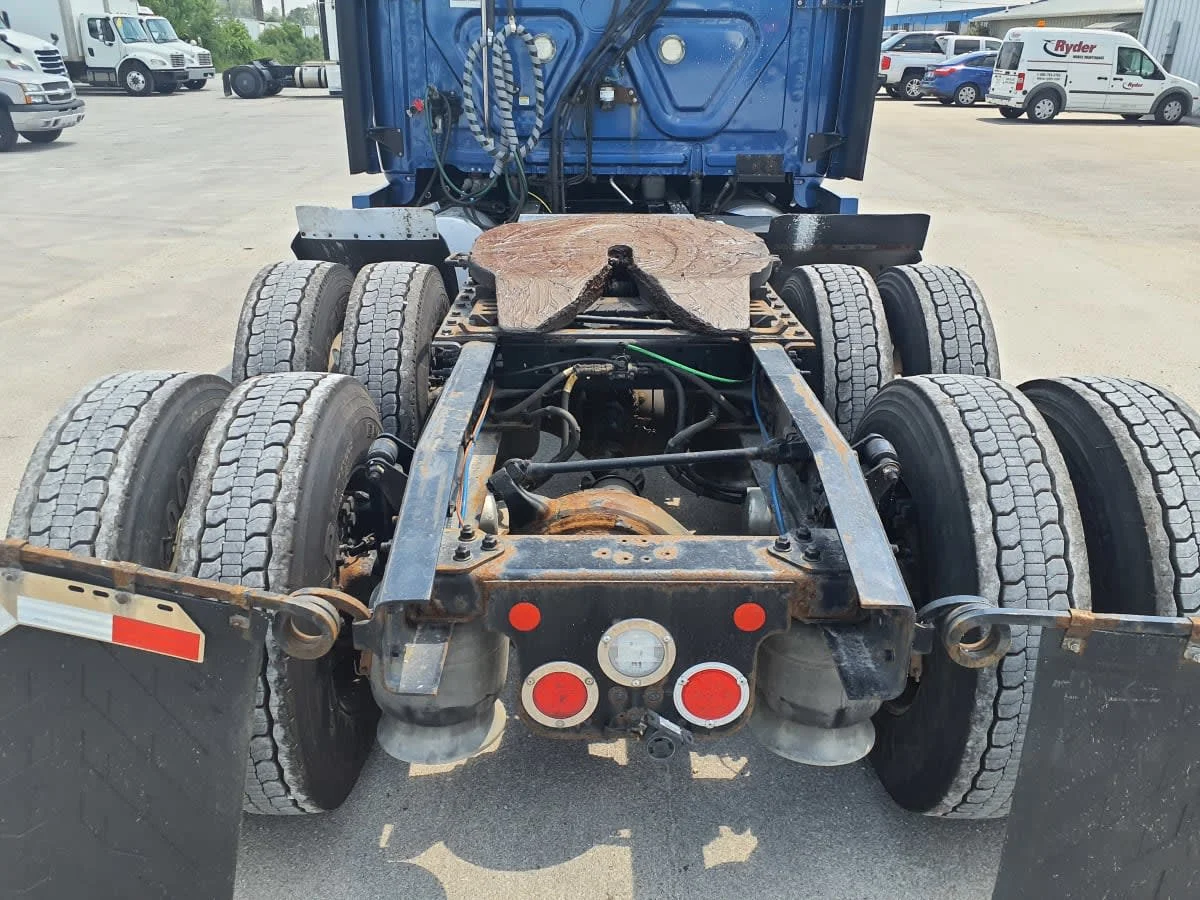 2020 Freightliner Cascadia in Indianapolis, IN — photo 10