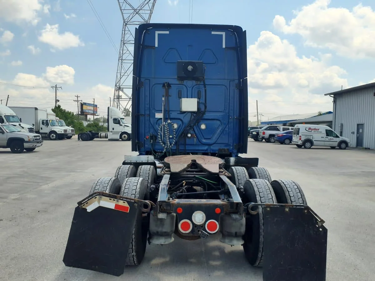 2020 Freightliner Cascadia in Indianapolis, IN — photo 5