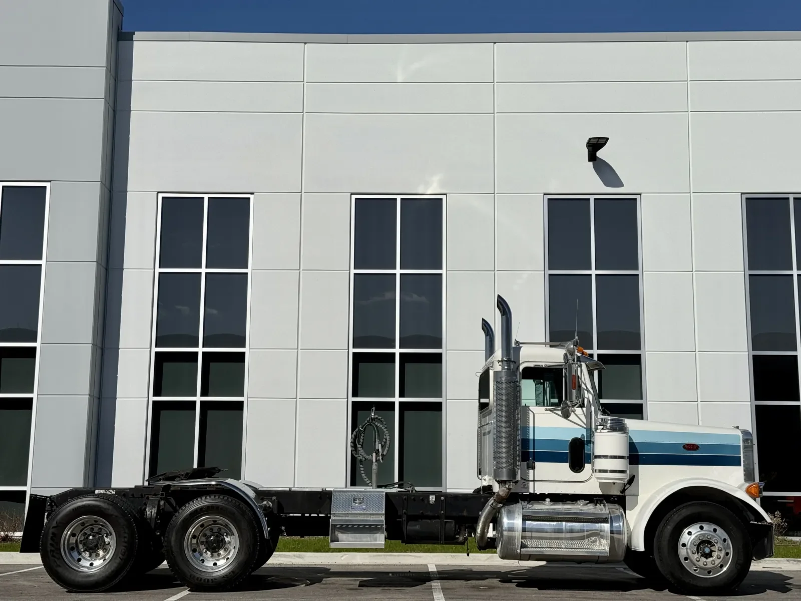 1998 Peterbilt 379 in New Lenox, IL — photo 3
