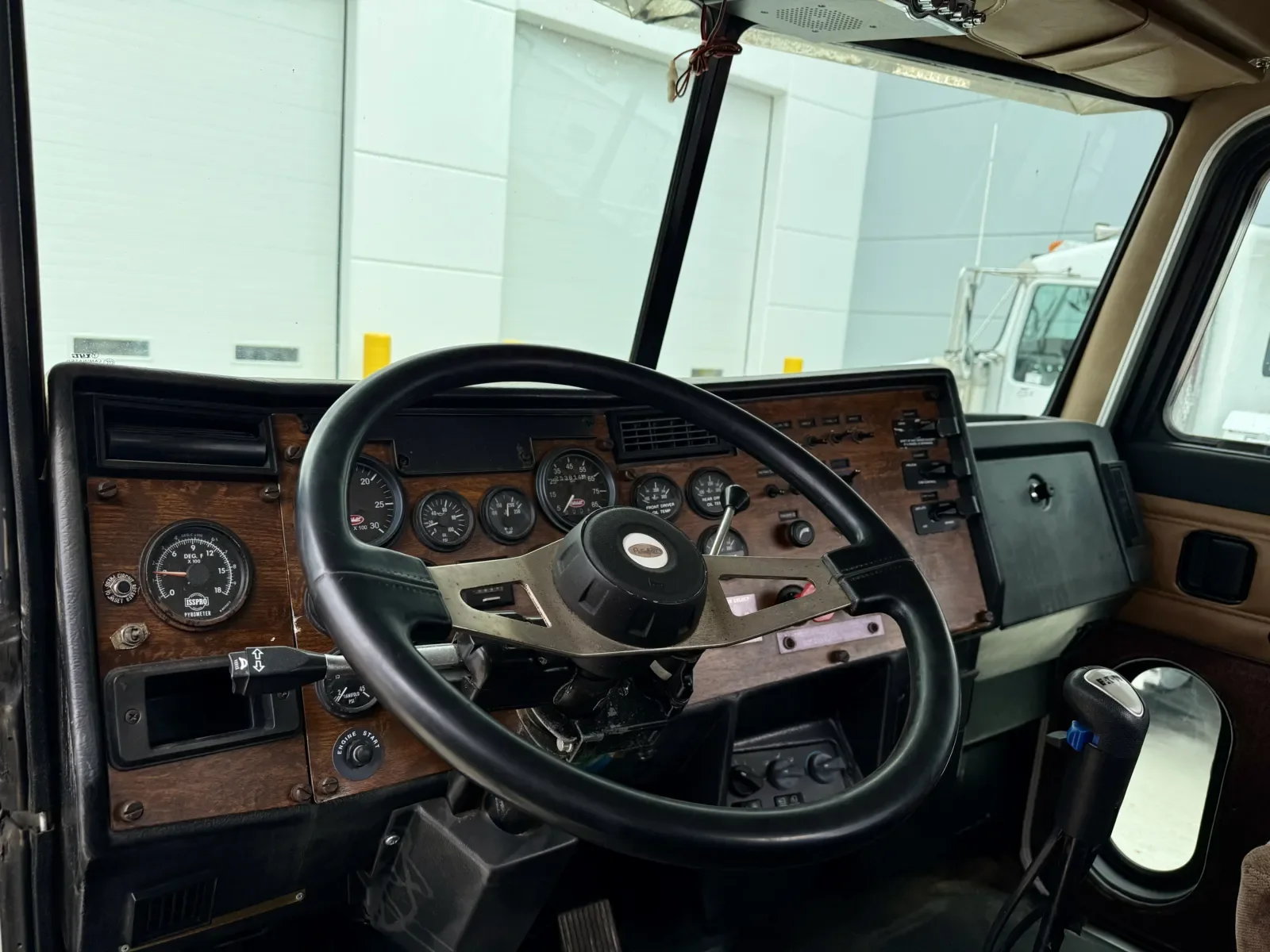 1998 Peterbilt 379 in New Lenox, IL — photo 15