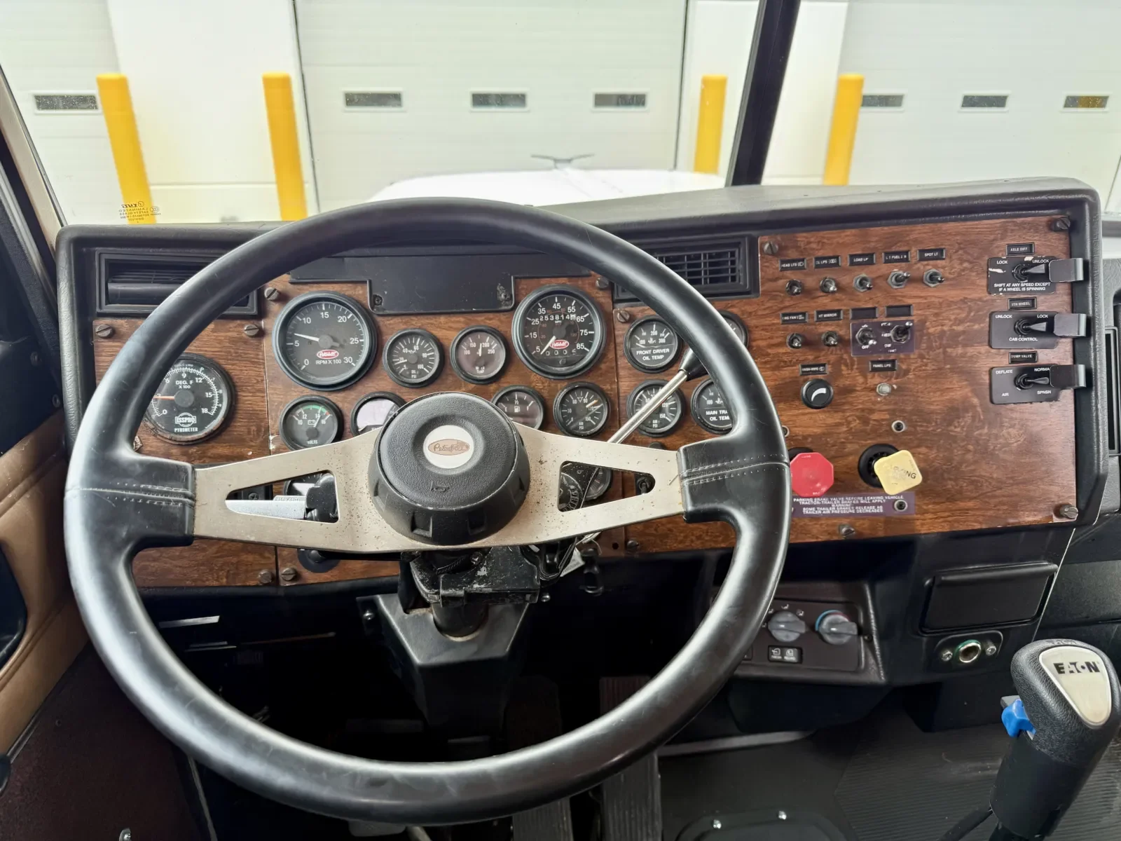 1998 Peterbilt 379 in New Lenox, IL — photo 16
