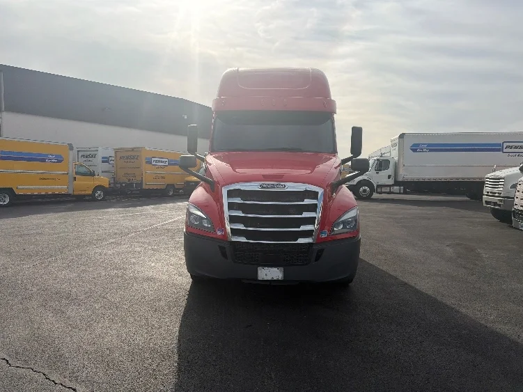 2019 Freightliner Cascadia in Monmouth Junction, NJ — photo 2