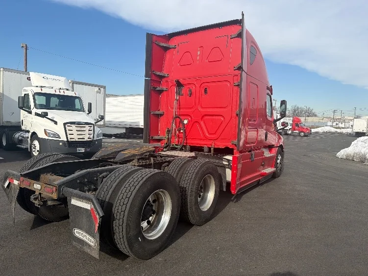 2019 Freightliner Cascadia in Monmouth Junction, NJ — photo 7
