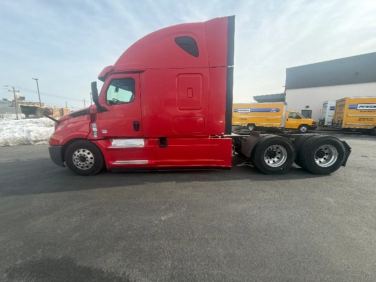 2019 Freightliner Cascadia in Monmouth Junction, NJ — photo 4