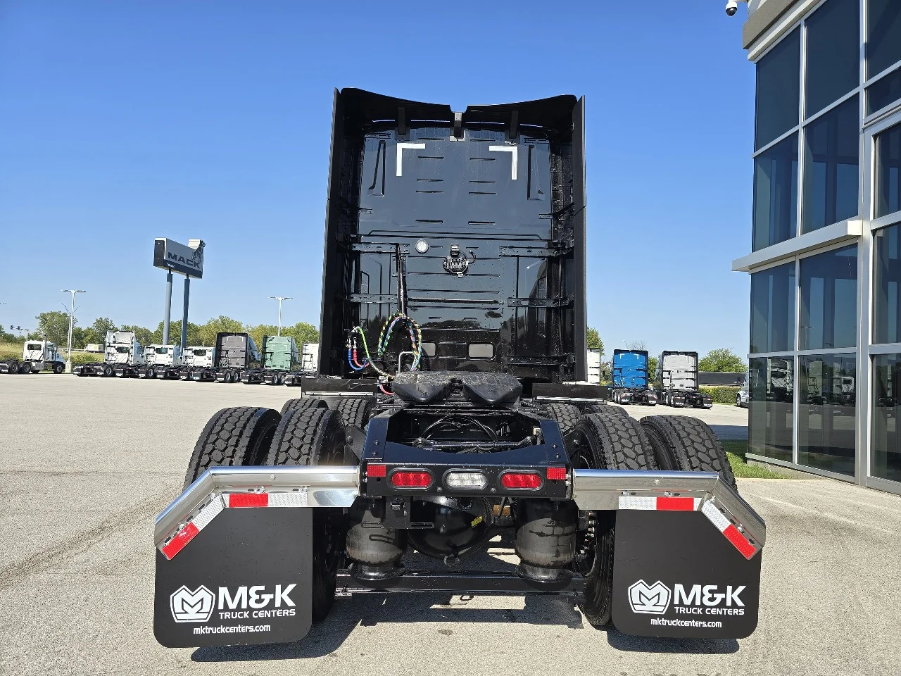 2026 Volvo VNL 660 in Toledo, OH — photo 5