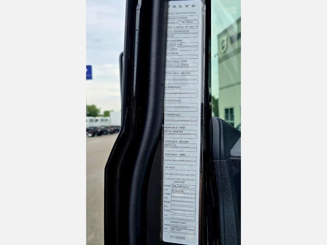 2026 Volvo VNL 660 in Toledo, OH — photo 9