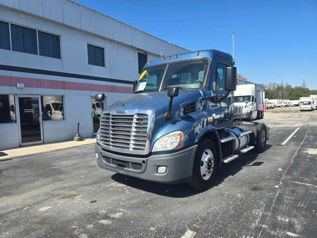 2018 Freightliner Cascadia in Tampa, FL — photo 3