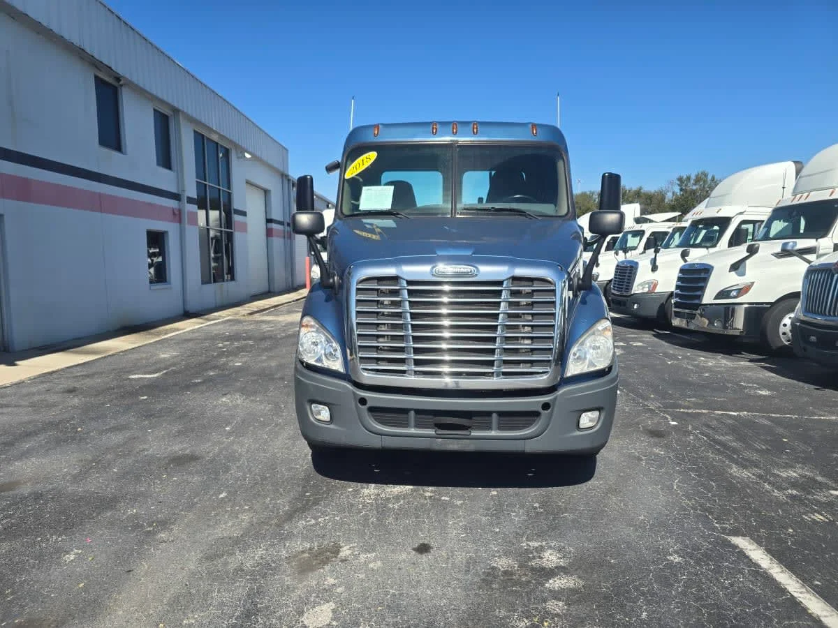 2018 Freightliner Cascadia - image 2