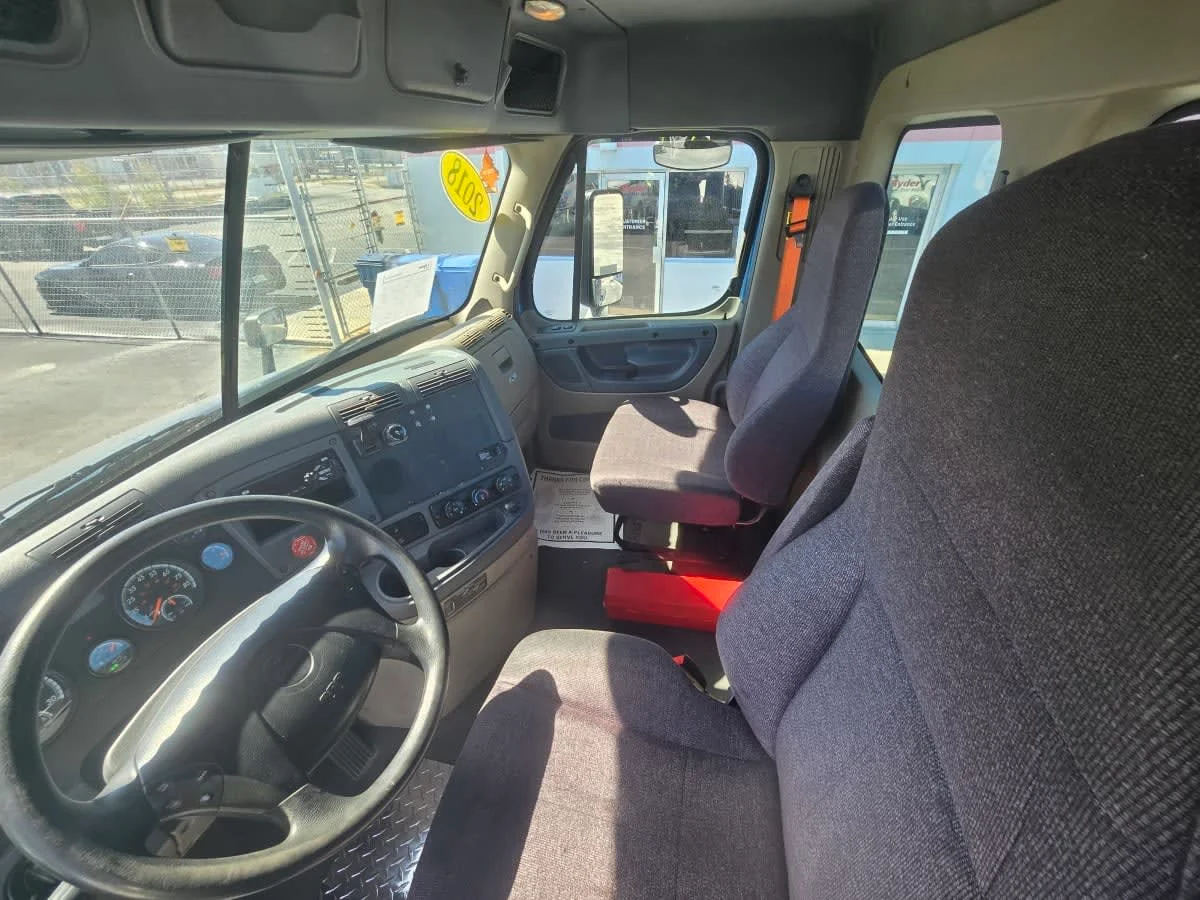 2018 Freightliner Cascadia in Tampa, FL — photo 7