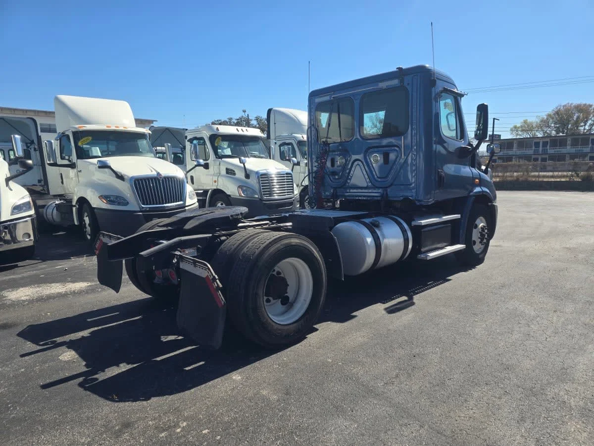 2018 Freightliner Cascadia in Tampa, FL — photo 6