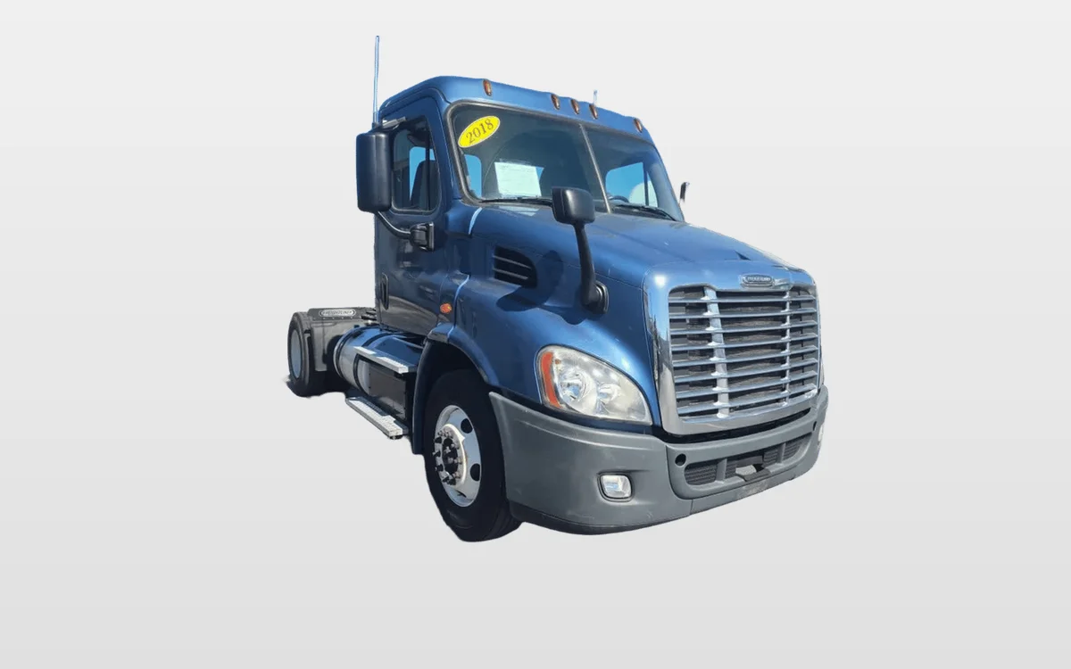 2018 Freightliner Cascadia - image 1