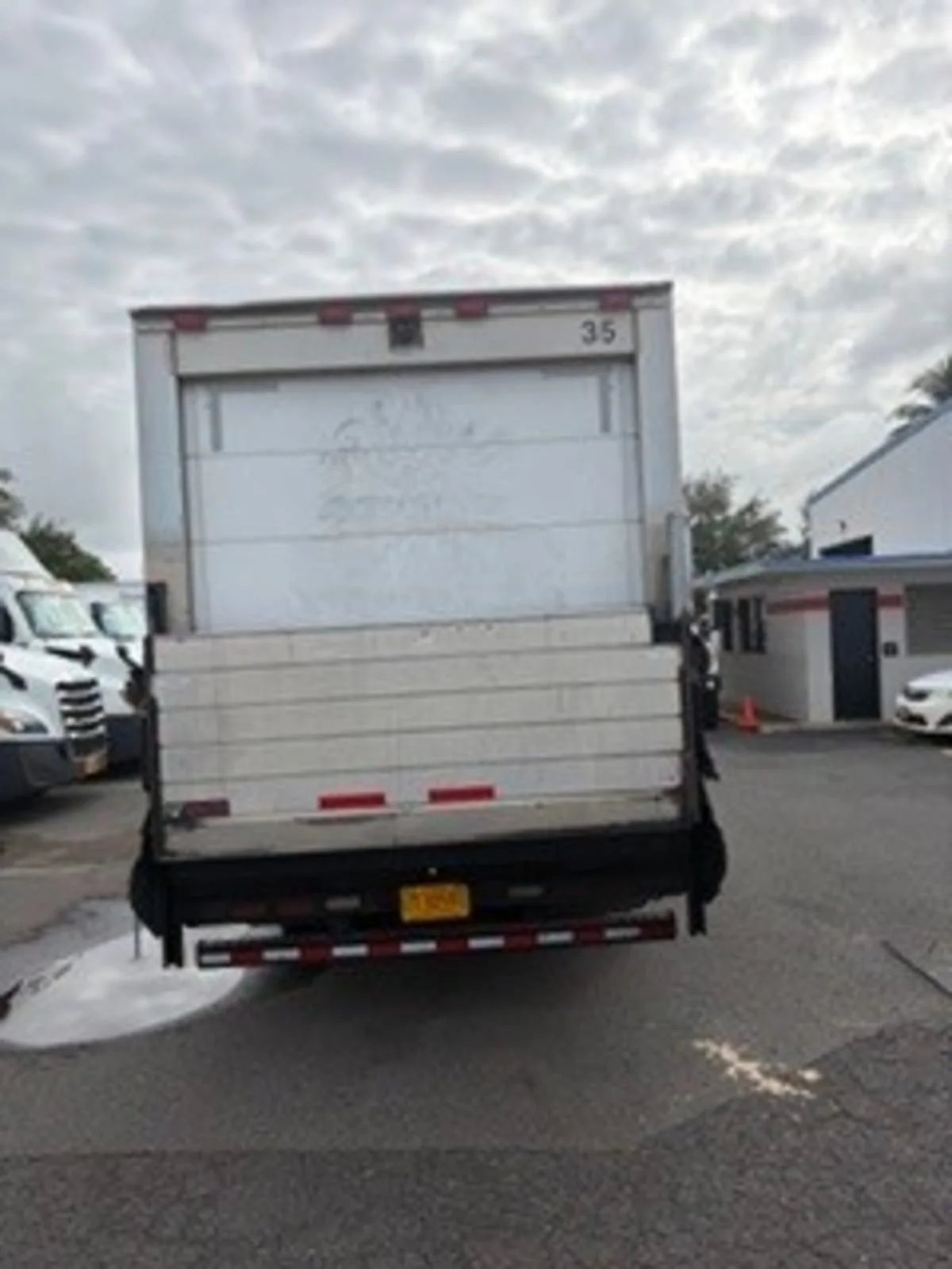 2017 Isuzu NPR - image 5