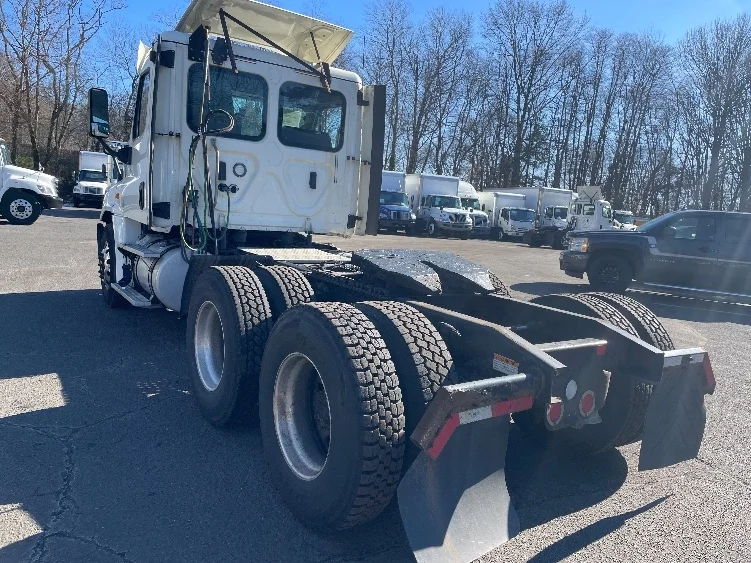 2018 Freightliner Cascadia - image 5