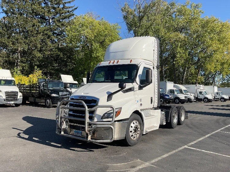 2021 Freightliner Cascadia - image 3