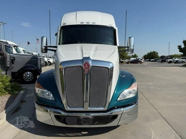 2024 Kenworth T680 in Salt Lake City, UT — photo 2