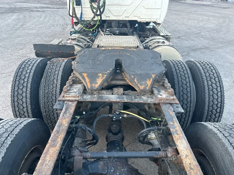 2020 International LT - image 6