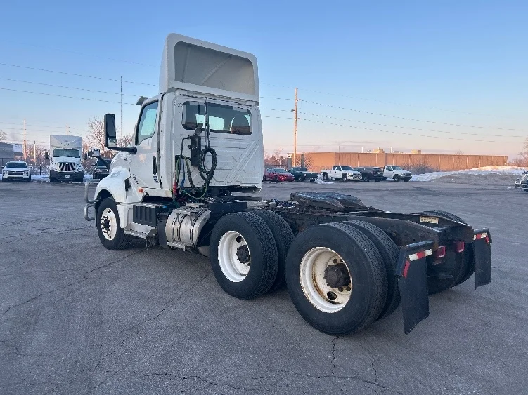 2020 International LT - image 5