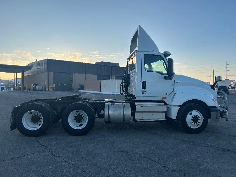 2020 International LT - image 8