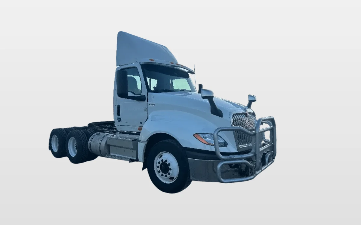 2020 International LT - image 1