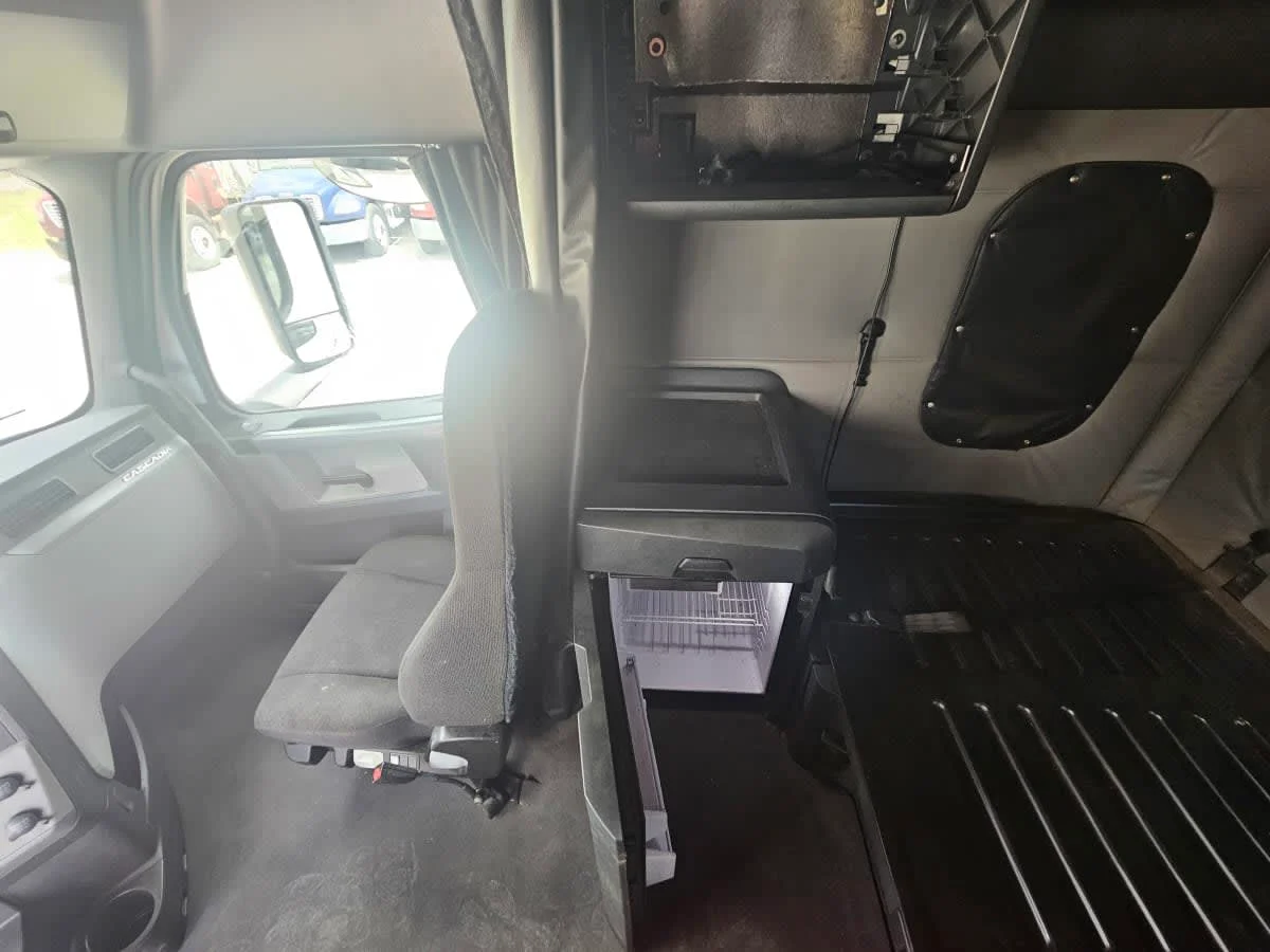 2022 Freightliner Cascadia in Orlando, FL — photo 12